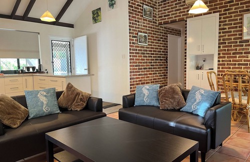 Dunsborough House | Peron Cottage by the Bay – huge backyard for your fur babies