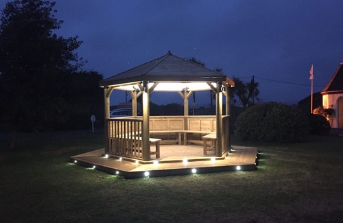 St. Agnes House | PERRANPORTH BUNGALOW - 3 Bedrooms - Communal Swimming, Tennis, Play Area, Bar