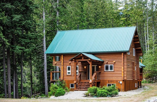 Malakwa Cabin | Perry River Lodge, a Riverside Retreat