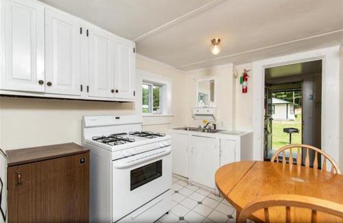 Intervale Hotel | Perry's Motel and Cottages