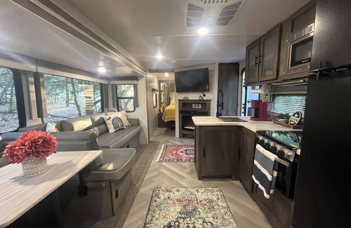 DeLand House | Personal Campsite: AC, inflatable Hot Tub, WiFi, Fire Pit, Outdoor Shower & BBQ
