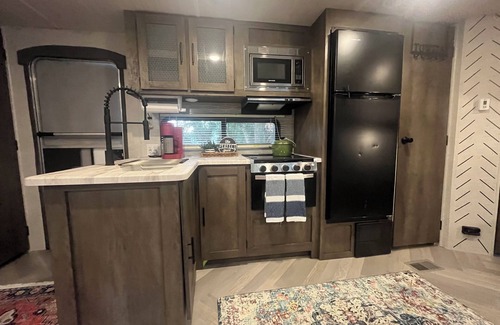 DeLand House | Personal Campsite: AC, inflatable Hot Tub, WiFi, Fire Pit, Outdoor Shower & BBQ