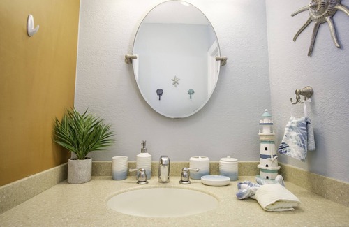 Marathon Resort | *Personal Private Resort* W/Kayaks, Bikes, Pool, Hot Tub, Volleyball & Tiki Bar