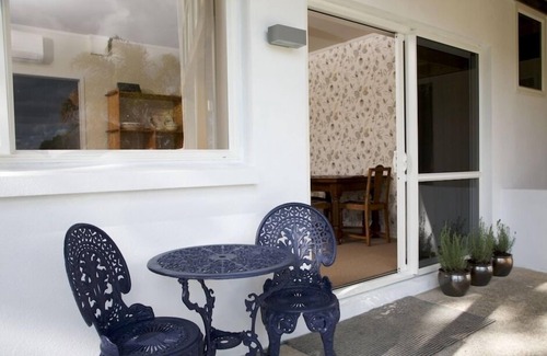Whangarei Heads Apartment | Personalised boutique beachfront accommodation.