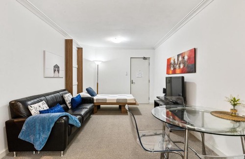 Perth Central Business District Apartment | Perth City Retreat - parking, pool, self contained