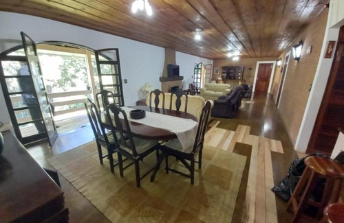 Vila Natal House | Perto de Capivari e na natureza