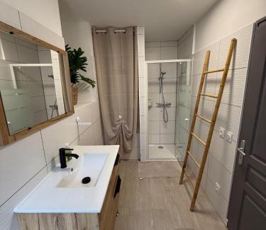 Pertuis Apartment | Pertuis Appartement en rez-de-villa avec jardin privatif et parking