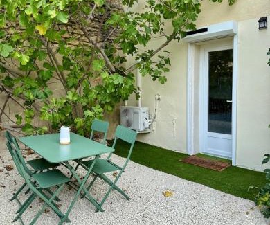 Pertuis Apartment | Pertuis Appartement en rez-de-villa avec jardin privatif et parking