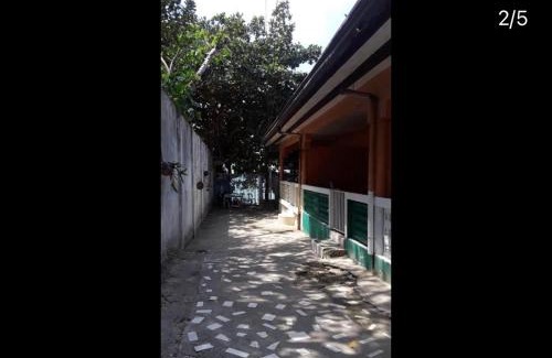Basdiot Resort | Pescador View - Beachfront & nearby the Ocean Hostels & Restaurant Moalboal