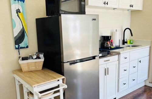 Seminole Apartment | Pesky Pelican Studio 3miles to the beach