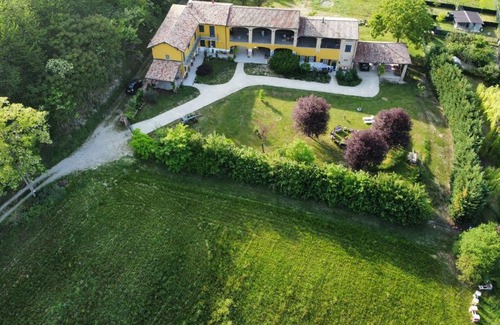 Cardona Apartment | Pet and Breakfast Pet Friendly Country House