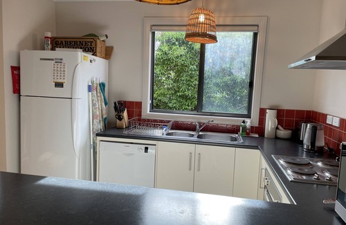 Port Elliot House | Pet and family friendly, comfortable holiday home in good central position.