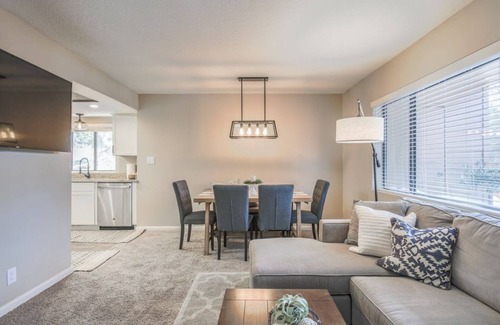 Oak Creek Condo | Pet & Family Friendly Near Hiking in the Red Rocks