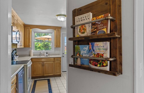 Middletown House | Pet & Family Friendly Home Close to Beaches!