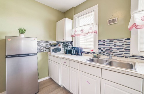 South Chicago Heights Apartment | Pet-Friendly Apt in South Chicago Heights