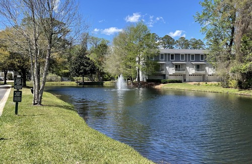 Demere Park House | Pet friendly townhome with garage and pool!