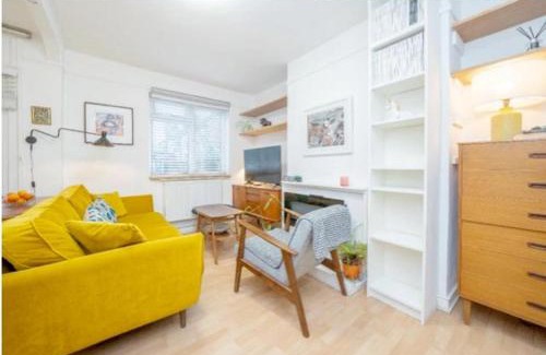 Chiswick Riverside Apartment | Pet Friendly 1Bed Studio with Free Parking
