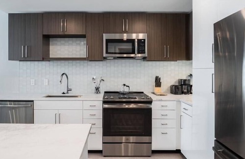 Woodmont Triangle Apartment | Pet-friendly 1BR Den w/Pool & Spa | nr Glen Echo Park