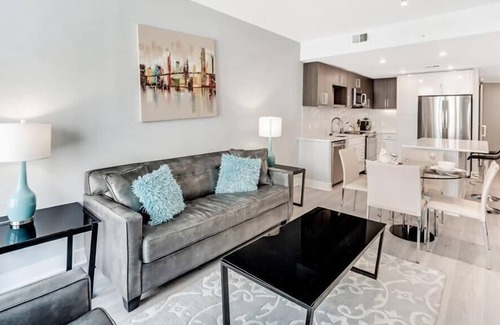 Woodmont Triangle Apartment | Pet-friendly 1BR Den w/Pool & Spa | nr Glen Echo Park