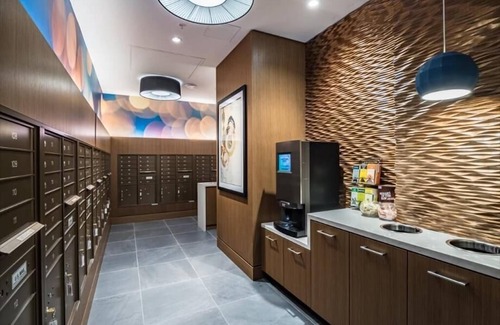 Woodmont Triangle Apartment | Pet-friendly 1BR Den w/Pool & Spa | nr Glen Echo Park