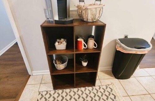 Hamilton Apartment | Pet-Friendly 1BR Suite, Walk to Quilt Co, Travel Nurse Ready, Wi-Fi + Kitchen