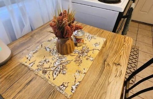 Hamilton Apartment | Pet-Friendly 1BR Suite, Walk to Quilt Co, Travel Nurse Ready, Wi-Fi + Kitchen