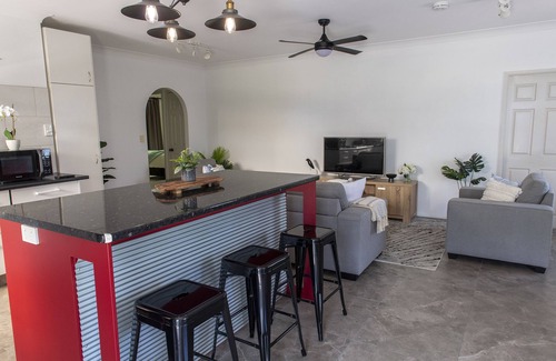 Marcoola House | Pet Friendly, 2 Bedroom, Sleeps 4, 250m to Beach, Close to Cafes, Sunshine Coast