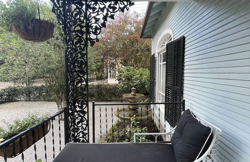 Lower Garden District House | Pet Friendly 2 BR Cottage*Park View *Huge Yard, Front Porch + Patio