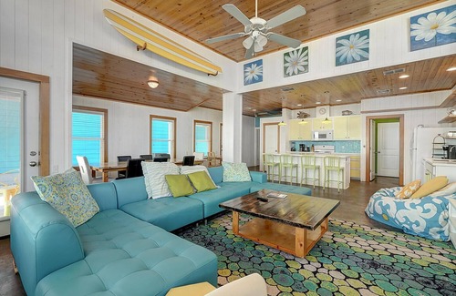 Port Aransas House | Pet friendly, 2 heated community pools, gated community, near the beach!