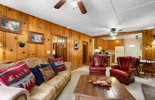 Bijou Pines Cabin | Pet-Friendly 2BR Cabin | Near Beach | Fenced Yard!