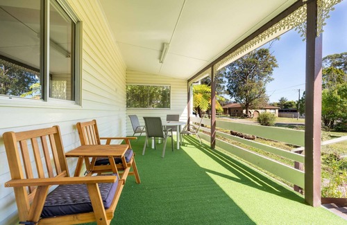 Callala Bay House | Pet Friendly - 250m From the Beach.