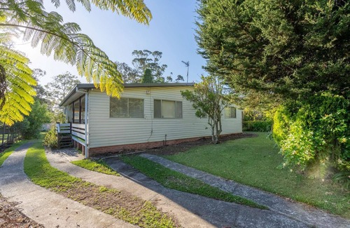 Callala Bay House | Pet Friendly - 250m From the Beach.