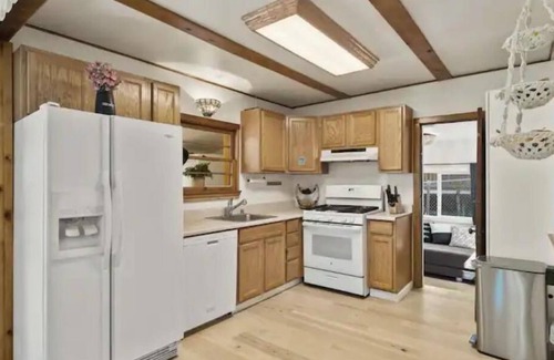 Kings Beach Cabin | Pet friendly 2bed 2bath sleeps 6 Cabin in Kings Beach