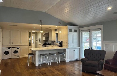 Maple-Ash House | Pet-Friendly 2Bed/2Bath Modern Farmhouse with Steam Shower and High-End Kitchen
