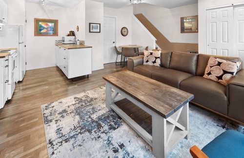 Harvie Heights Condo | Pet Friendly 2BR with Mtn Views and Hot tub &A/C