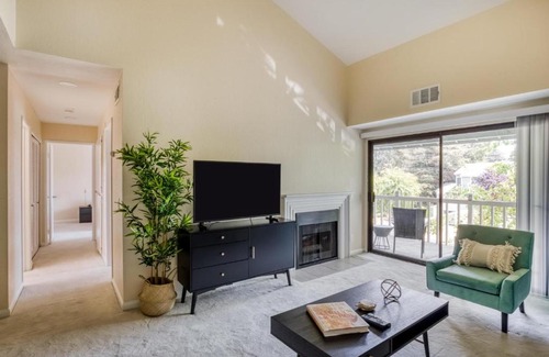 Centerville Apartment | Pet Friendly 2BR in Fremont with Parking
