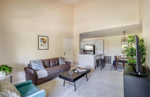 Centerville Apartment | Pet Friendly 2BR in Fremont with Parking