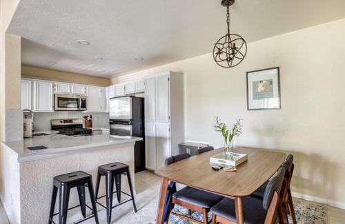 Centerville Apartment | Pet Friendly 2BR in Fremont with Parking