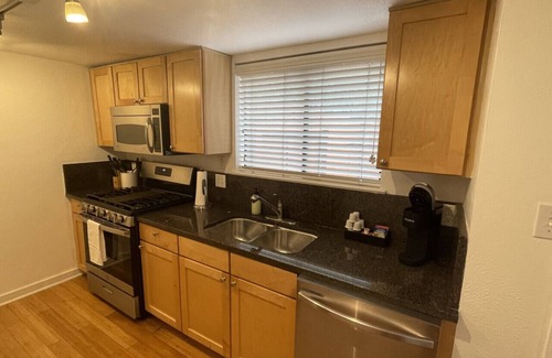 Bouldin House | Pet Friendly 2BR Near DT Austin with Parking!