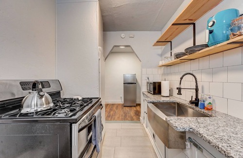Central Oklahoma City Apartment | Pet-friendly 2BR | 15 mins to OKC State Fair | Near Plaza & Paseo Arts District with free parking #31