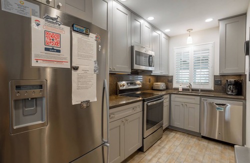 Country Club Estates House | Pet Friendly 2BR Townhouse Downtown Rehoboth Beach w/Pool & Parking