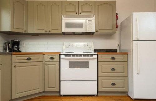 East Kootenay House | Pet Friendly 3 Bdrm Home with Hot Tub by StayIn