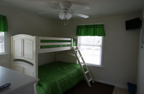 North End Condo | PET FRIENDLY 3 BED 2 BATH CONDO JUST STEPS TO BOARDWALK ON PLYMOUTH PLACE
