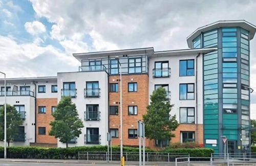 Grays Apartment | Pet Friendly - 4 Guests - Free Parking