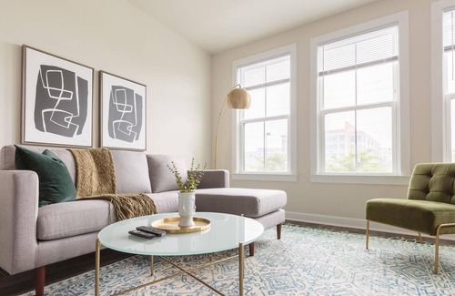 Herndon House | Pet-Friendly 5BR House in Oak Hill + Parking