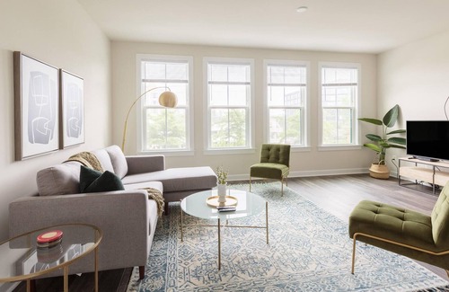 Herndon House | Pet-Friendly 5BR House in Oak Hill + Parking