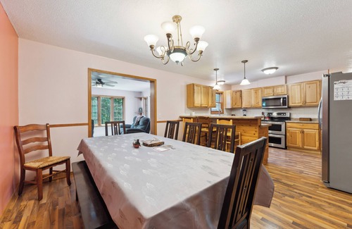 Lyndon Station Cabin | Pet-Friendly 5BR 3.5BA Cabin on 6-acres Sleeps 15, Game Room, Deck, Dells 10min