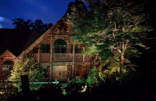 Blowing Rock House | Pet Friendly, 6 BR, BEAR LODGE sleeps 12+ Lovely and huge! August is AVAILABLE