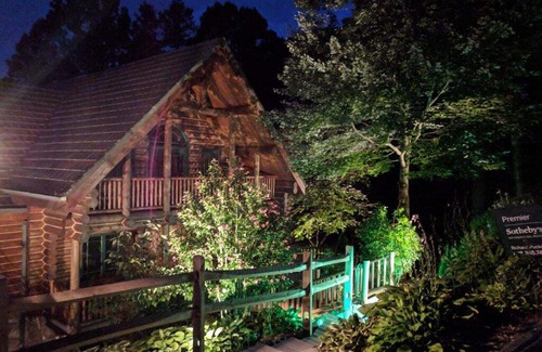 Blowing Rock House | Pet Friendly, 6 BR, BEAR LODGE sleeps 12+ Lovely and huge! August is AVAILABLE