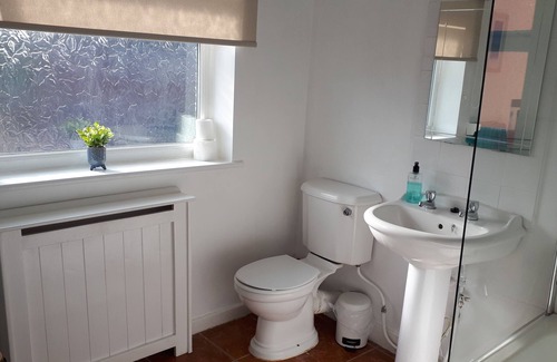 Rowton Apartment | Pet Friendly - 7 Guests - Idyllic Village